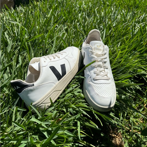 VEJA V-10 Sneakers as seen on Meghan Markle fits women 11.5  men size 10 unisex - Picture 9 of 16